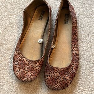 Leopard print ballet flat